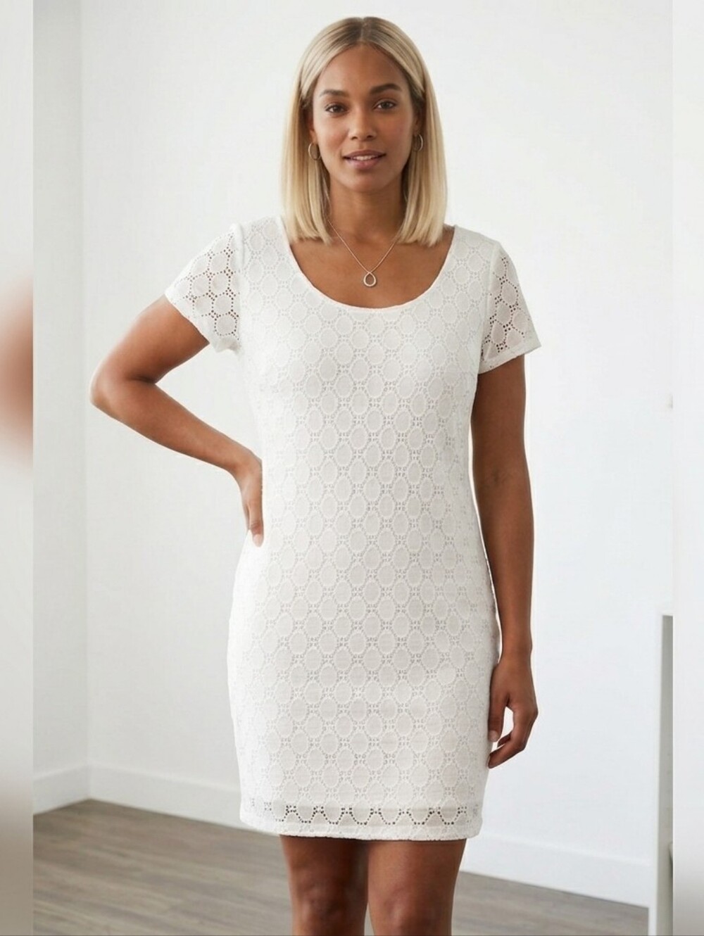 ​Isaac Mizrahi White Eyelet Lace Sheath Dress XL Cap Sleeve Scoop Neck Shift Min